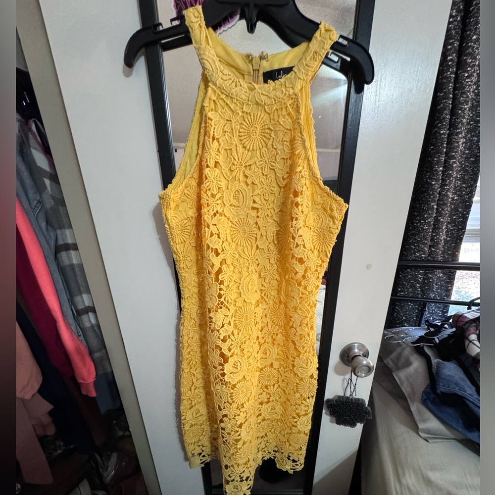 Very pretty yellow LuLu dress.